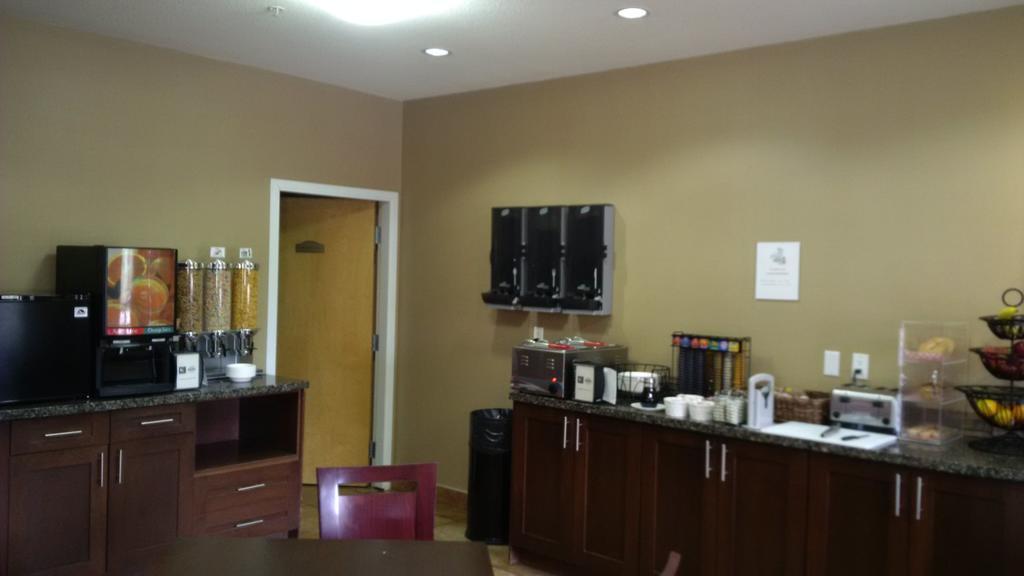 Sigma Inn & Suites Hudson'S Hope Hudsons Hope ภายนอก รูปภาพ