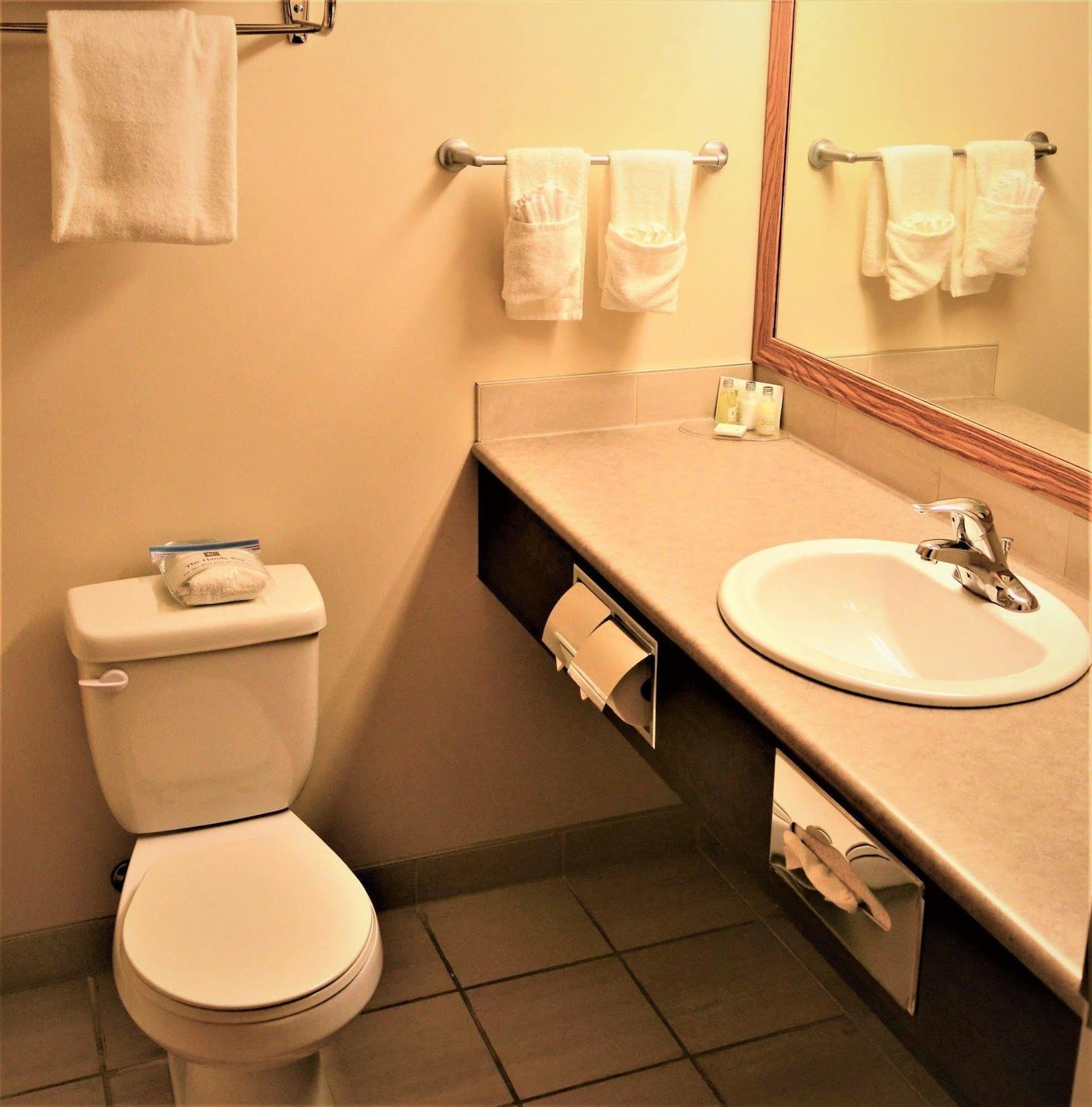 Sigma Inn & Suites Hudson'S Hope Hudsons Hope ภายนอก รูปภาพ